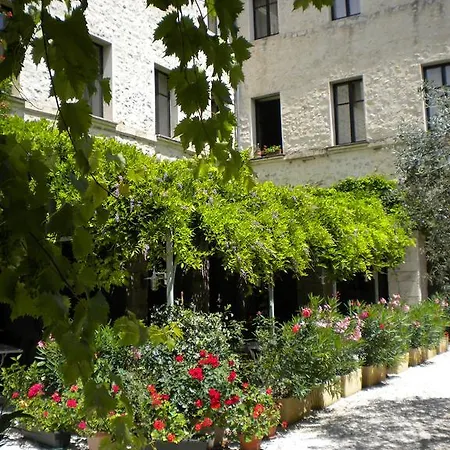 Le Cloitre Des Dominicains Buis-les-Baronnies